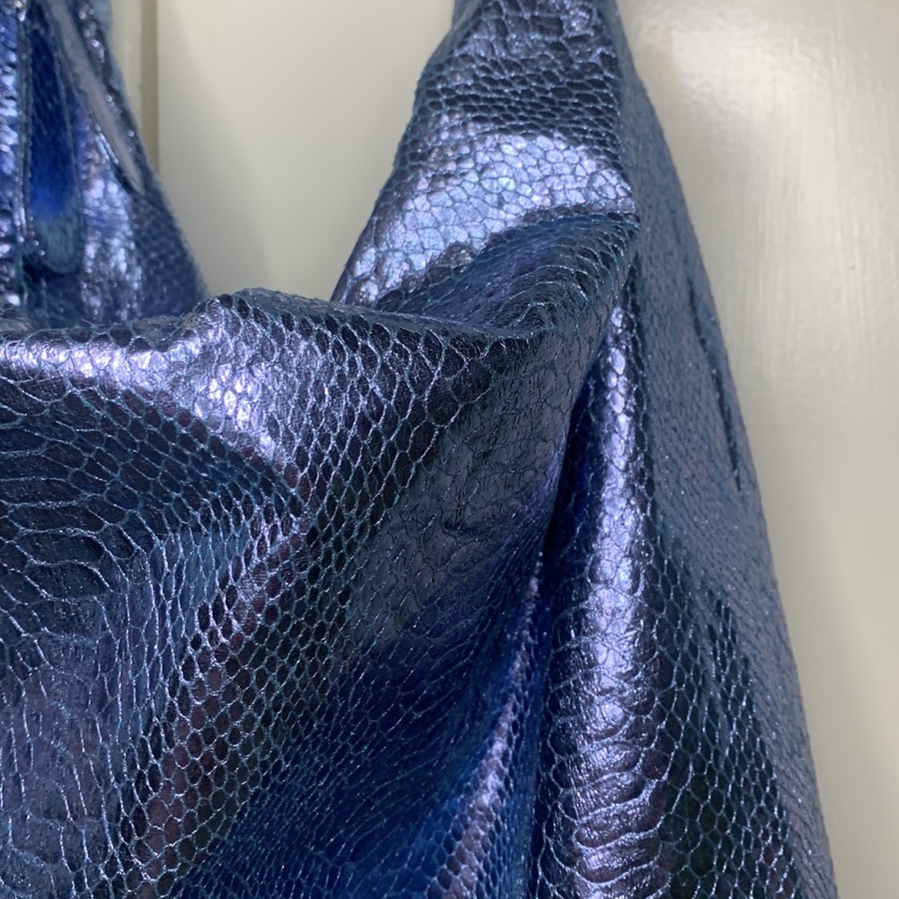 Chi by Falchi Blue Metallic Tote Bag - Picture 3 of 15